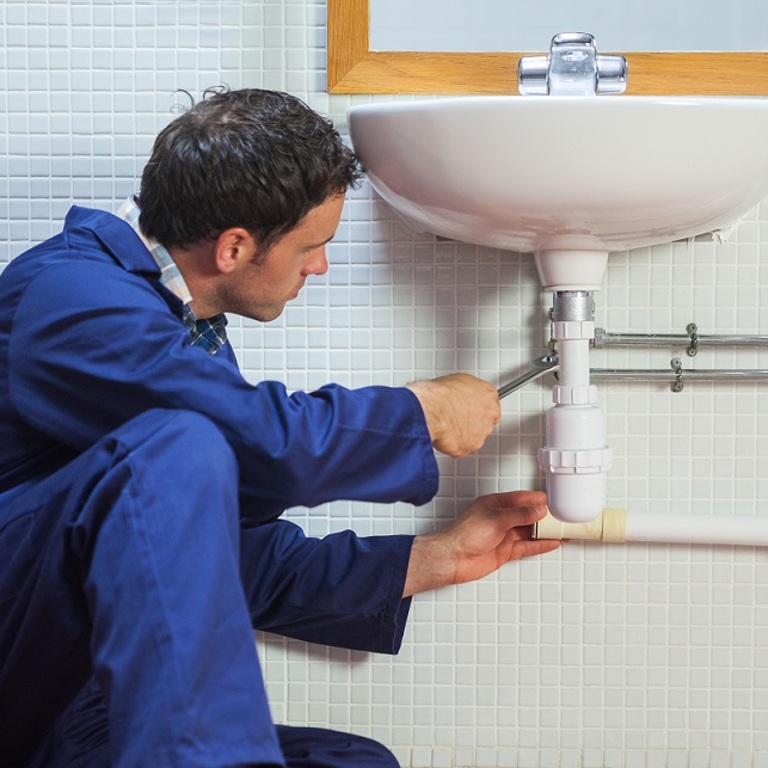 194 HLS Monteur, Der Ein Waschbecken Repariert Verkleinert