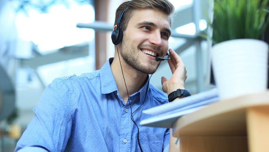 203 Call Center Mitarbeiter Verkleinert