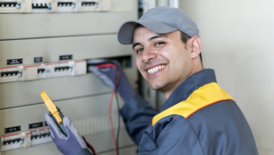 139 Portrait Electrician Work Verkleinert