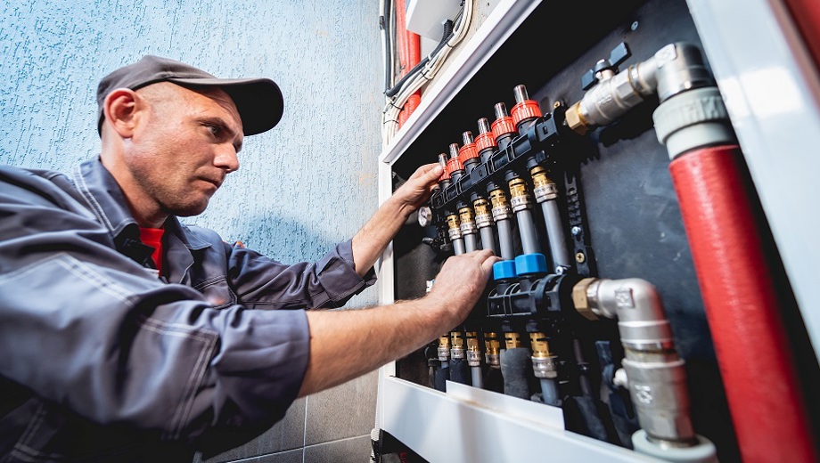 300 Klempner, Heizungs Und Sanitärinstallateur Verkleinert